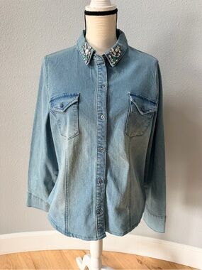 NWT R1893 Light Wash Embellished Rhinestone Denim Shirt XL
